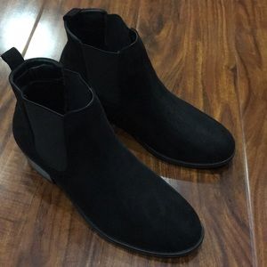 Refresh velvet booties
